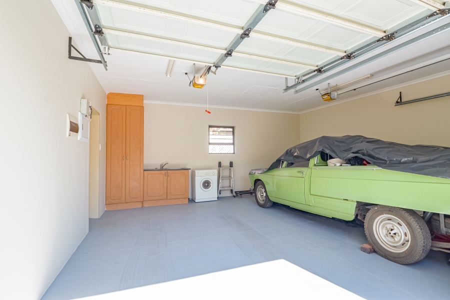 3 Bedroom Property for Sale in The Retreat Gauteng