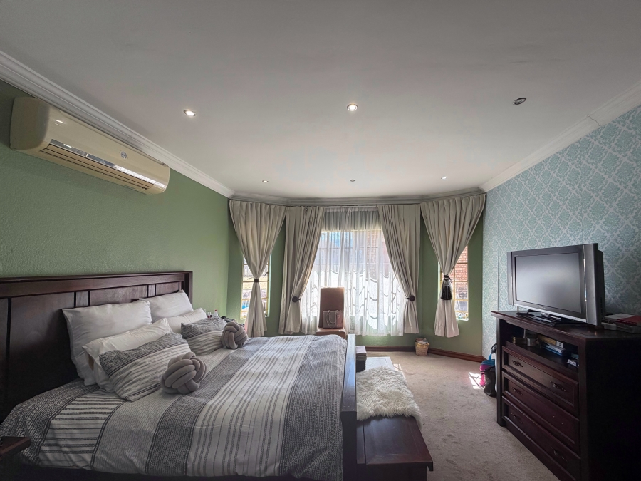 5 Bedroom Property for Sale in Kameeldrift West Gauteng