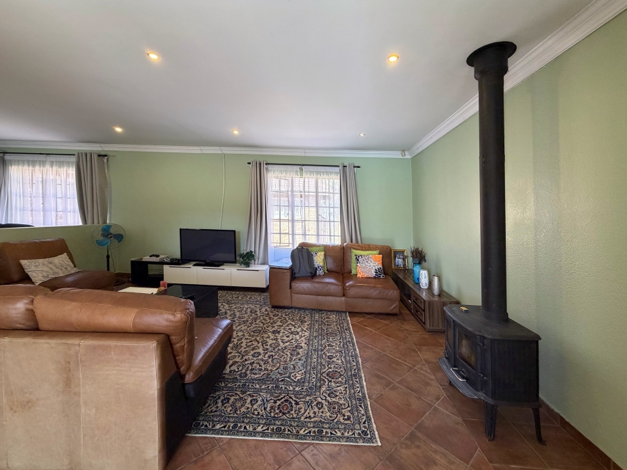 5 Bedroom Property for Sale in Kameeldrift West Gauteng