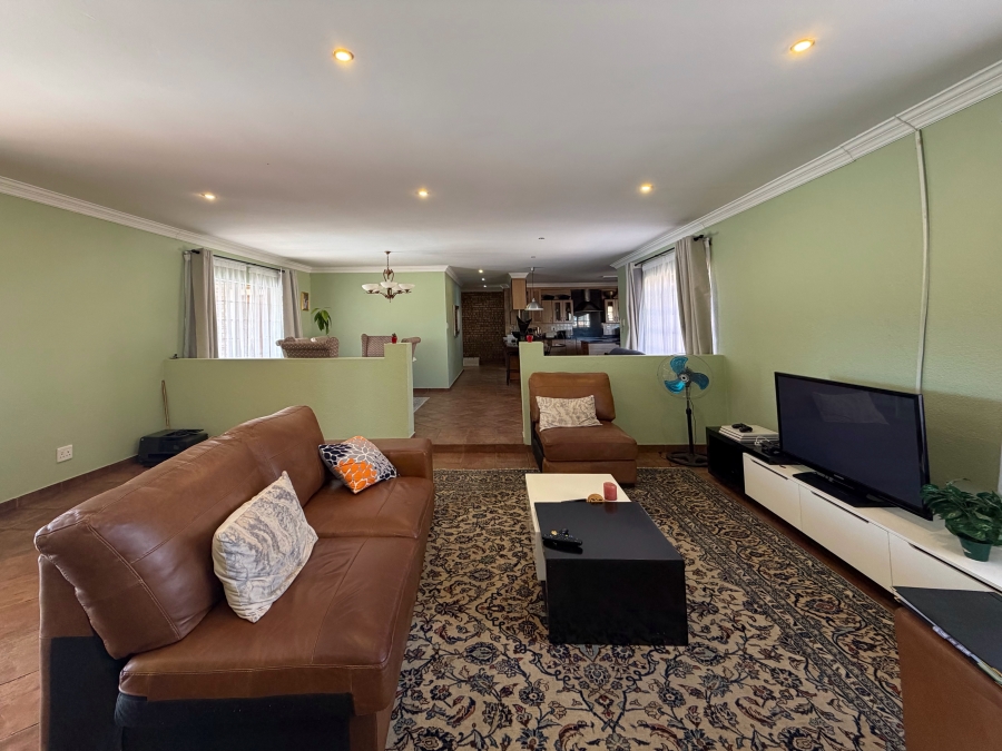5 Bedroom Property for Sale in Kameeldrift West Gauteng