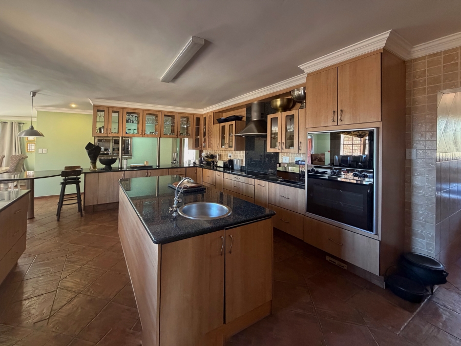 5 Bedroom Property for Sale in Kameeldrift West Gauteng