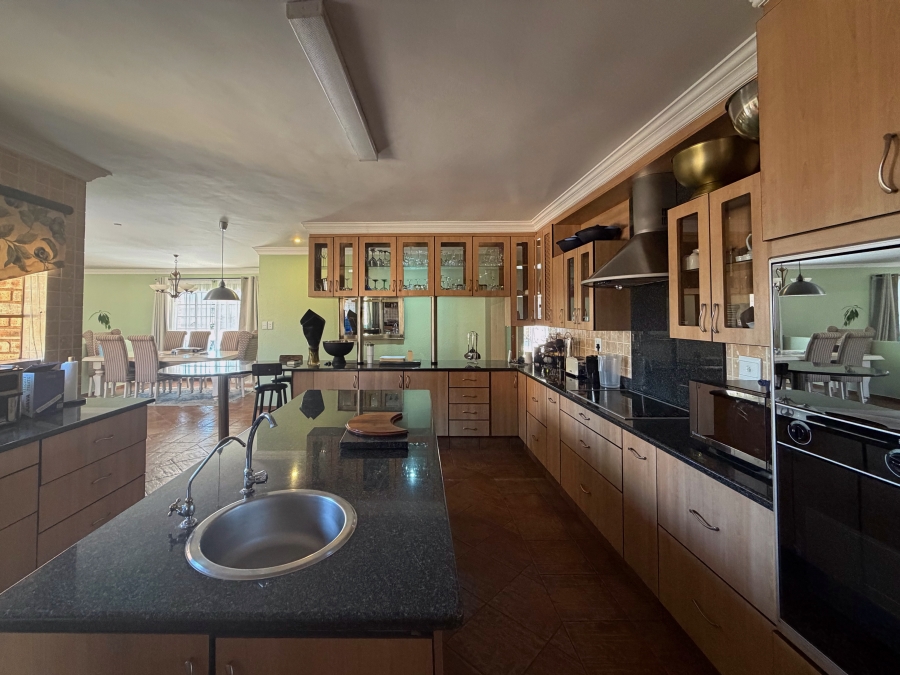 5 Bedroom Property for Sale in Kameeldrift West Gauteng
