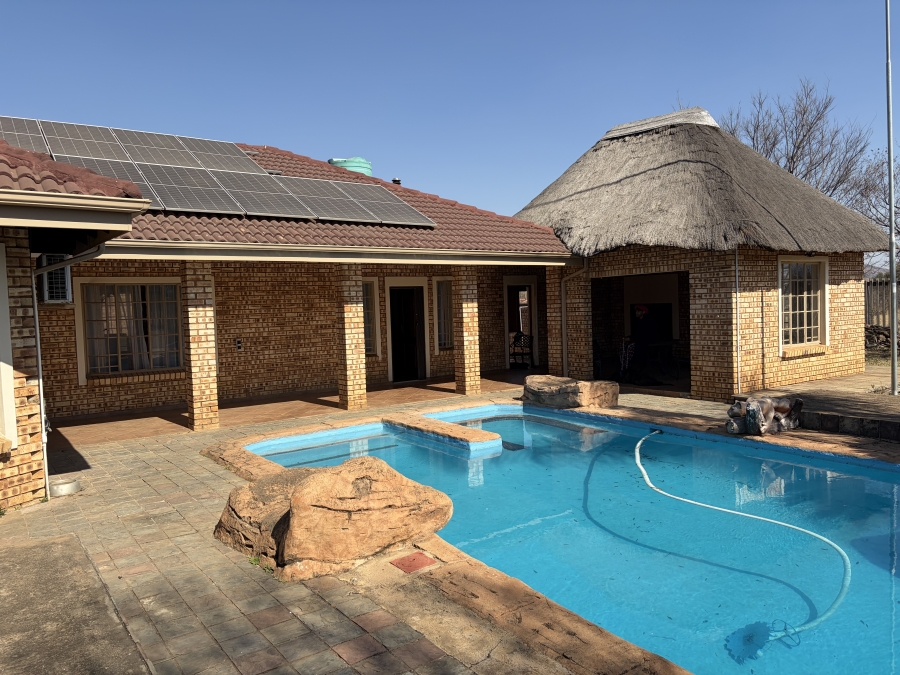 5 Bedroom Property for Sale in Kameeldrift West Gauteng
