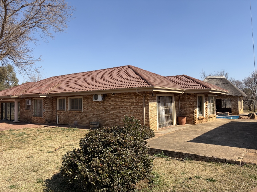 5 Bedroom Property for Sale in Kameeldrift West Gauteng