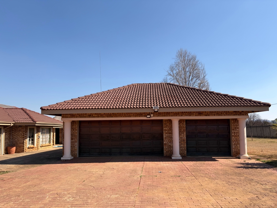 5 Bedroom Property for Sale in Kameeldrift West Gauteng