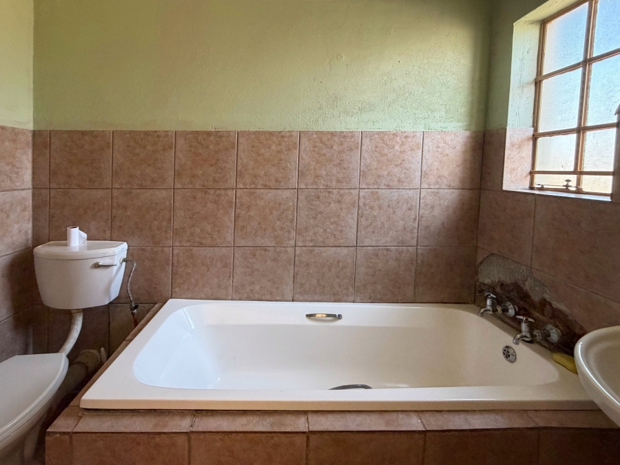 5 Bedroom Property for Sale in Kameeldrift West Gauteng
