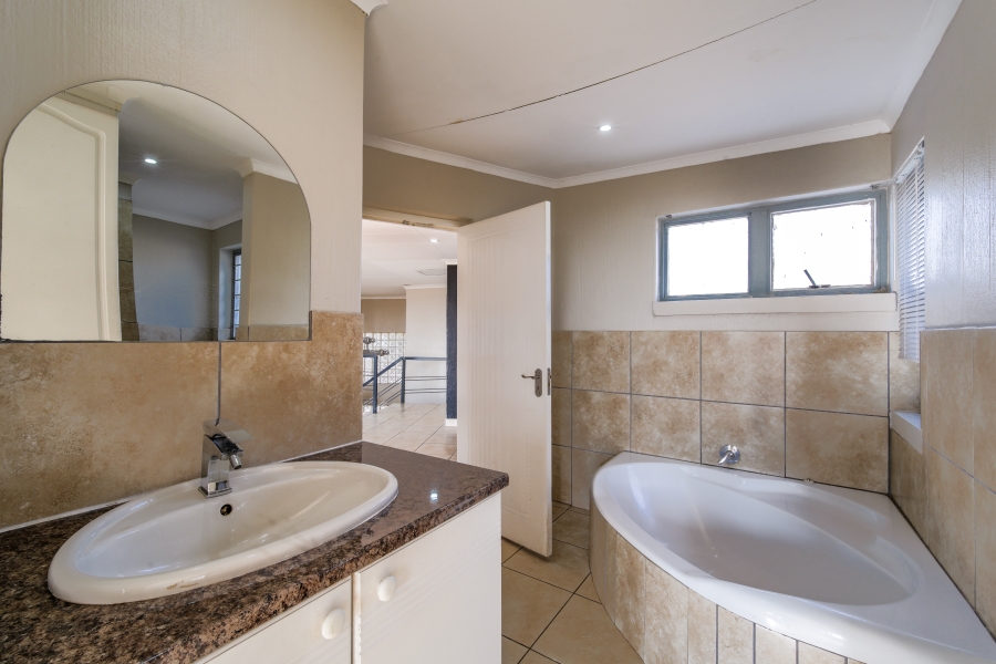3 Bedroom Property for Sale in Moreleta Park Gauteng
