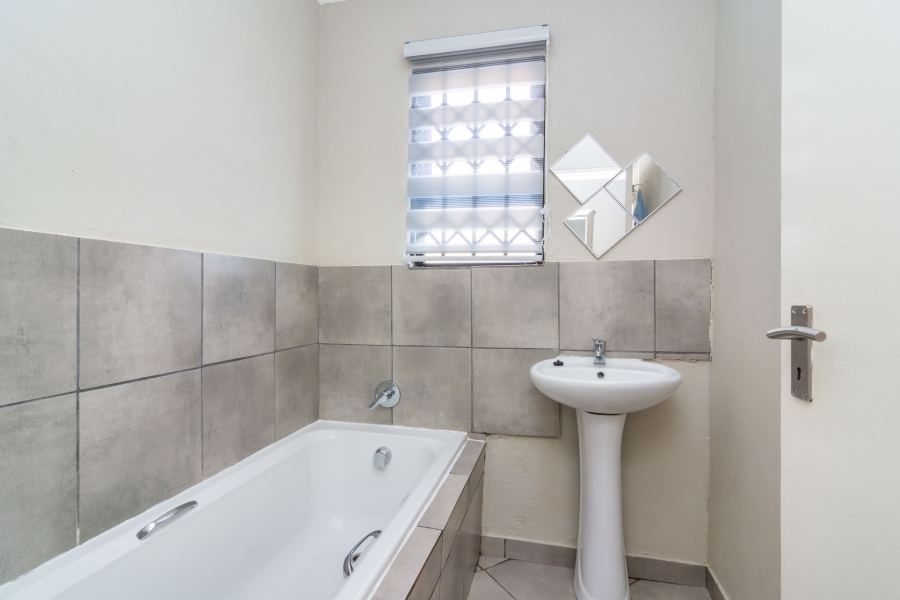 3 Bedroom Property for Sale in Wilfordon Gauteng