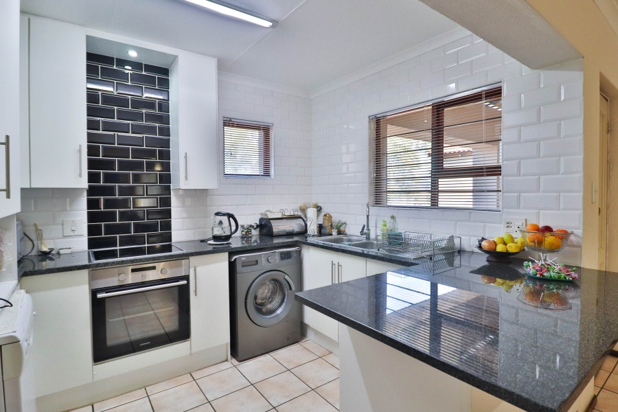 To Let 2 Bedroom Property for Rent in Dowerglen Ext 4 Gauteng