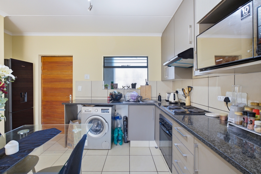 2 Bedroom Property for Sale in Barbeque Downs Gauteng