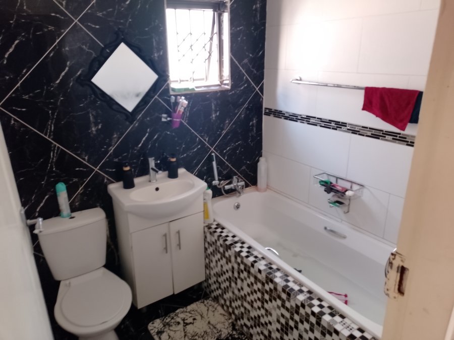 2 Bedroom Property for Sale in Gem Valley Gauteng