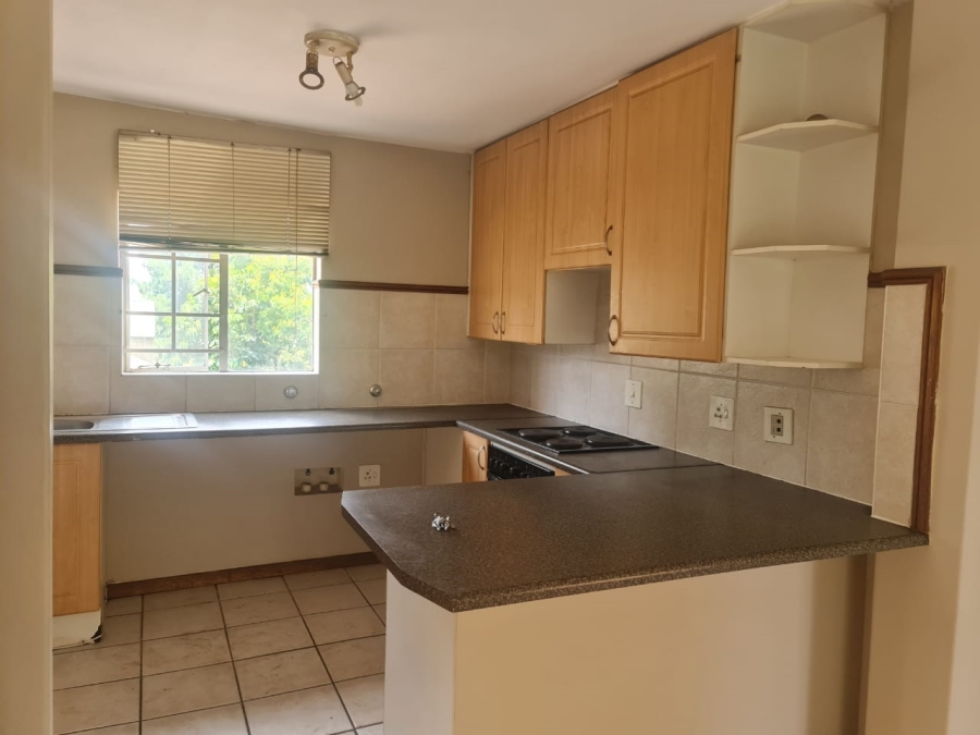 To Let 2 Bedroom Property for Rent in Die Hoewes Gauteng