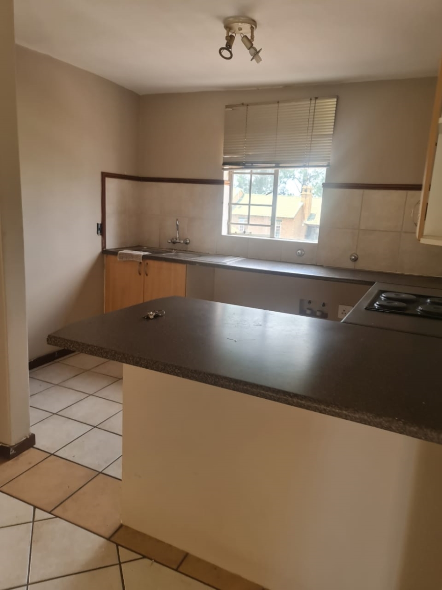 To Let 2 Bedroom Property for Rent in Die Hoewes Gauteng