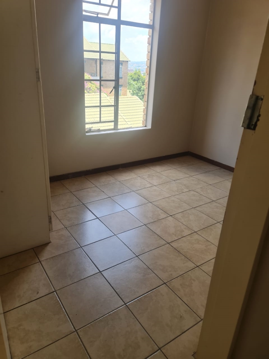 To Let 2 Bedroom Property for Rent in Die Hoewes Gauteng