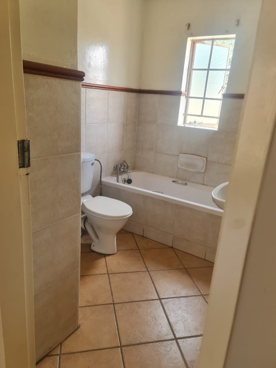 To Let 2 Bedroom Property for Rent in Die Hoewes Gauteng