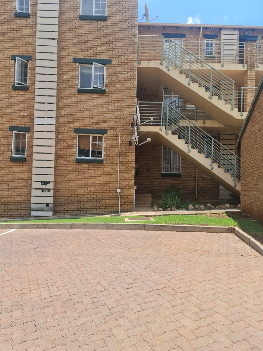 To Let 2 Bedroom Property for Rent in Die Hoewes Gauteng