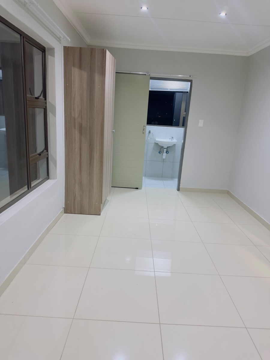 To Let 1 Bedroom Property for Rent in Blue Hills Gauteng