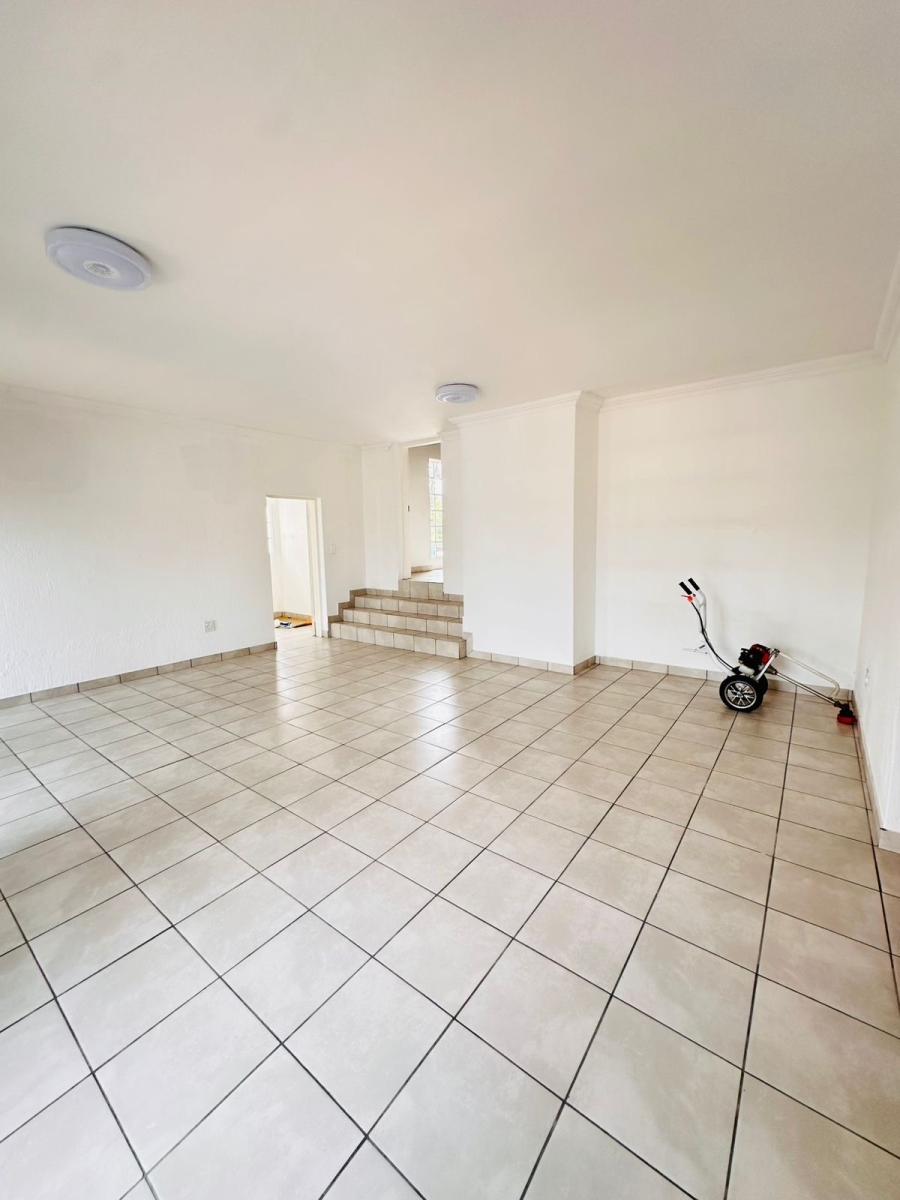 To Let 4 Bedroom Property for Rent in Vorna Valley Gauteng