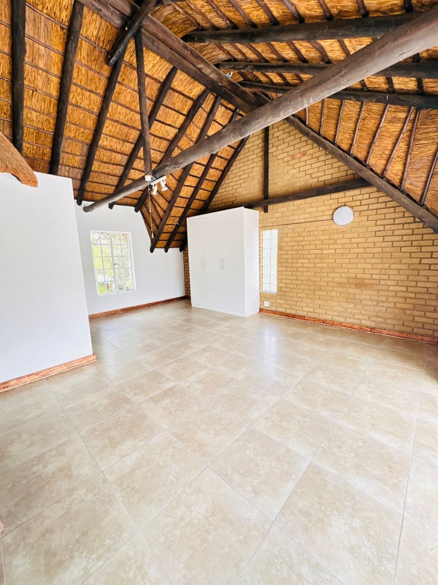 To Let 4 Bedroom Property for Rent in Vorna Valley Gauteng