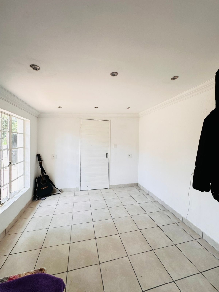 To Let 4 Bedroom Property for Rent in Vorna Valley Gauteng