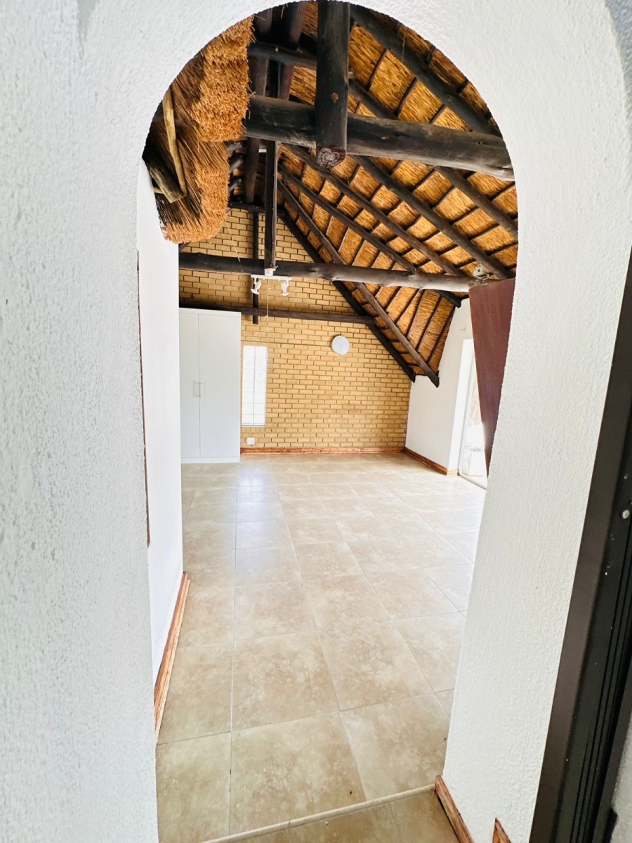 To Let 4 Bedroom Property for Rent in Vorna Valley Gauteng