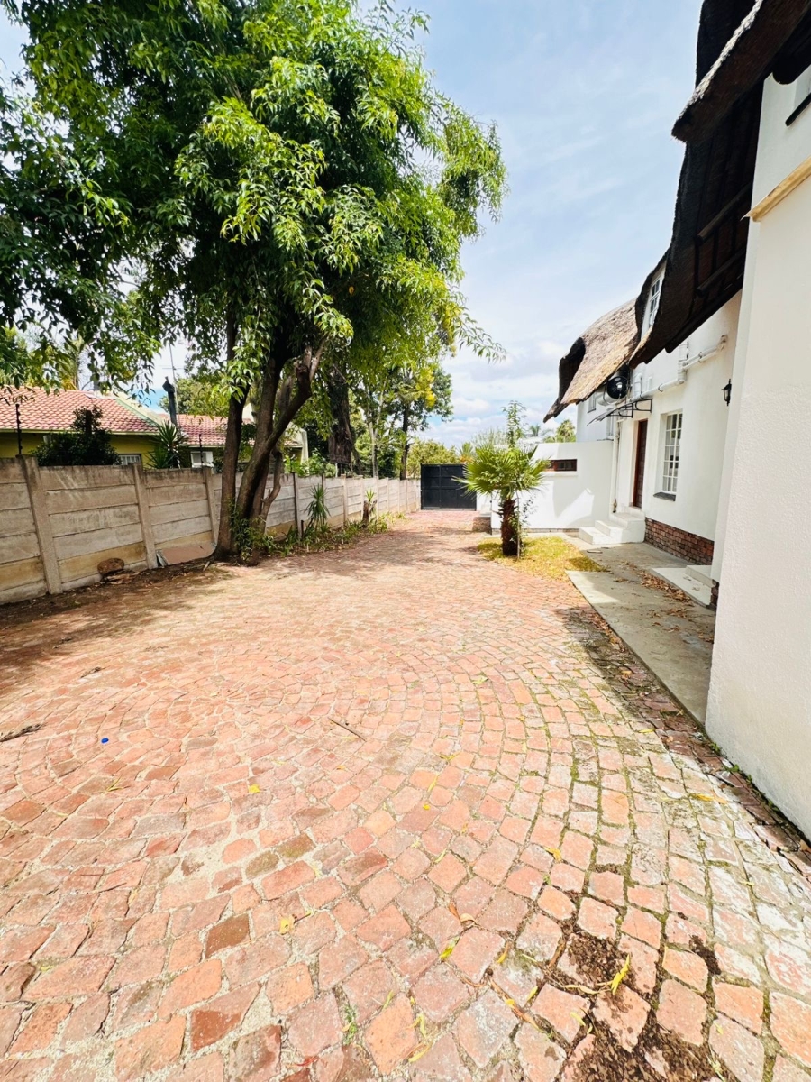 To Let 4 Bedroom Property for Rent in Vorna Valley Gauteng