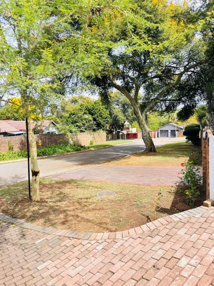 To Let 4 Bedroom Property for Rent in Vorna Valley Gauteng