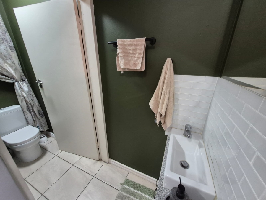 3 Bedroom Property for Sale in Faerie Glen Gauteng
