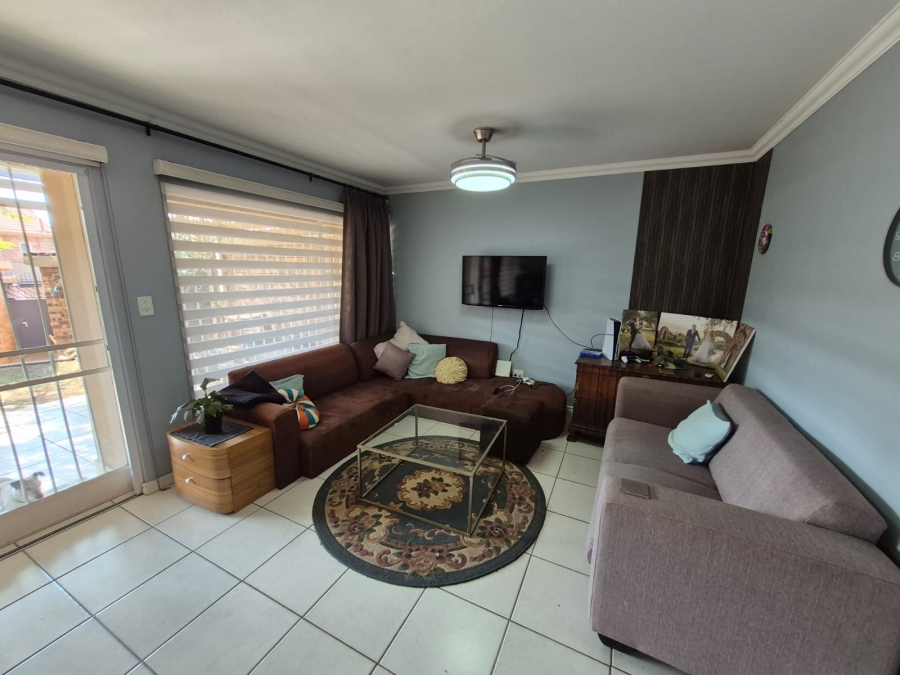 3 Bedroom Property for Sale in Faerie Glen Gauteng