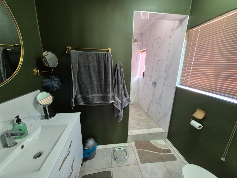 3 Bedroom Property for Sale in Faerie Glen Gauteng