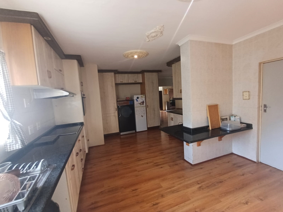 To Let 3 Bedroom Property for Rent in Linden Gauteng