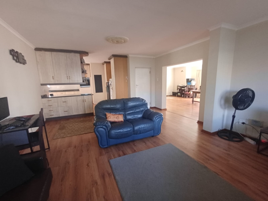 To Let 3 Bedroom Property for Rent in Linden Gauteng