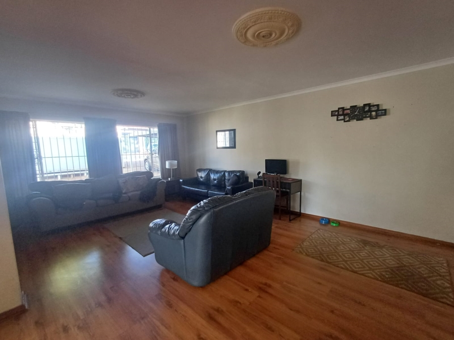 To Let 3 Bedroom Property for Rent in Linden Gauteng