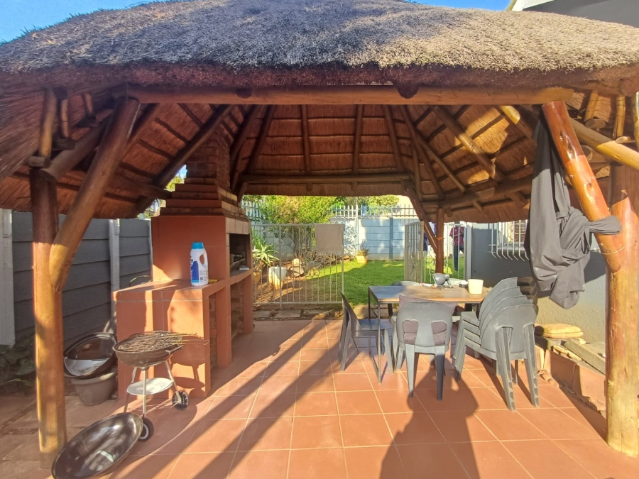 To Let 3 Bedroom Property for Rent in Linden Gauteng