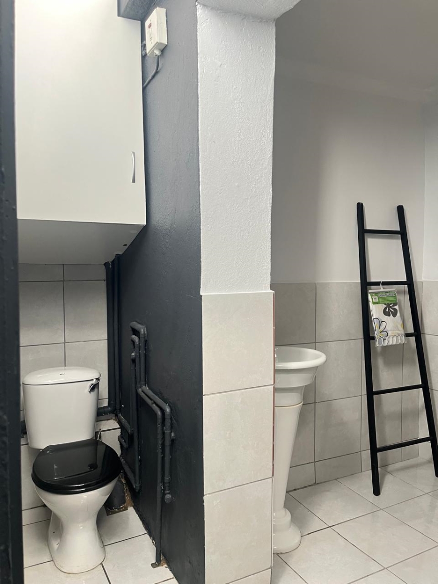 To Let 1 Bedroom Property for Rent in Houghton Estate Gauteng