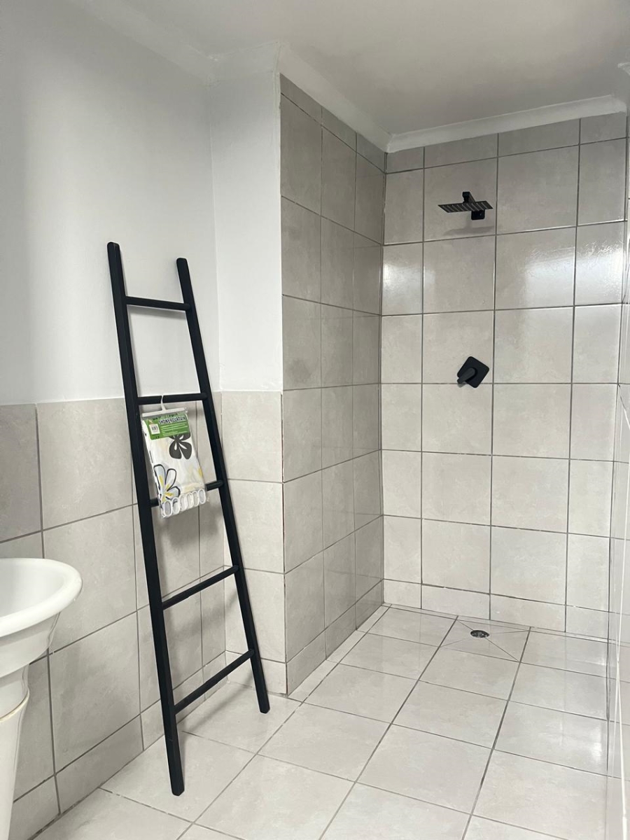To Let 1 Bedroom Property for Rent in Houghton Estate Gauteng