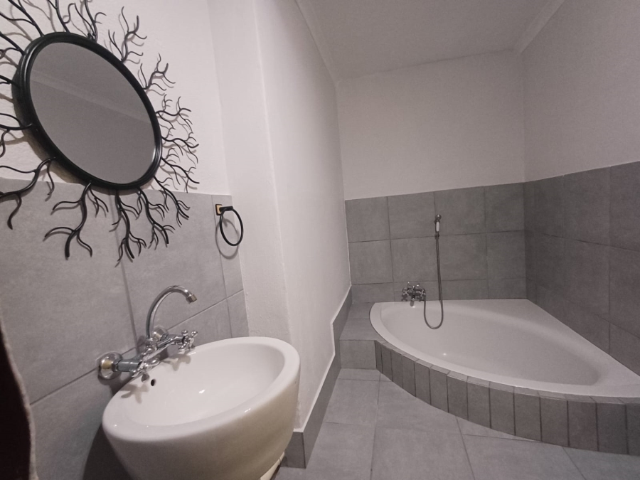 To Let 1 Bedroom Property for Rent in Houghton Estate Gauteng
