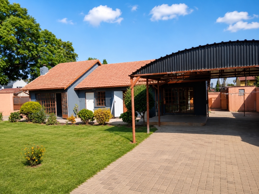 To Let 1 Bedroom Property for Rent in Fleurhof Gauteng