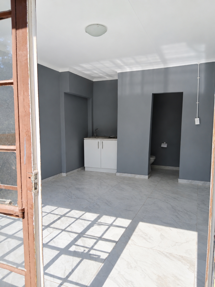 To Let 1 Bedroom Property for Rent in Fleurhof Gauteng