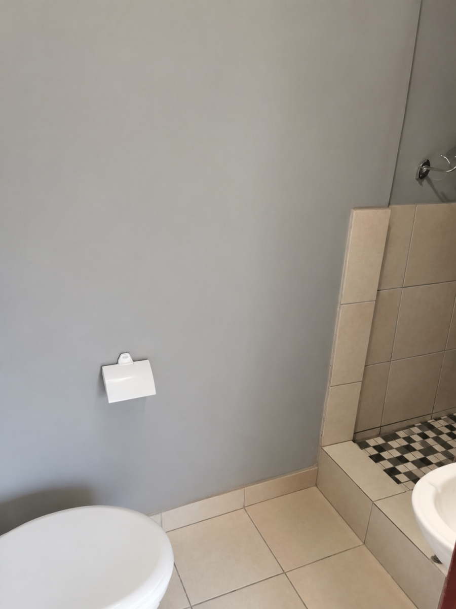 To Let 1 Bedroom Property for Rent in Fleurhof Gauteng