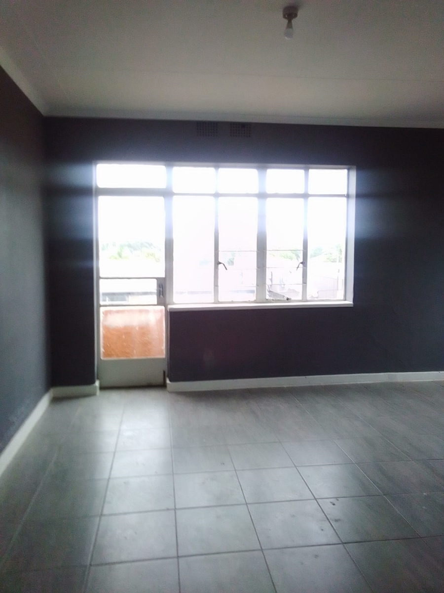 To Let 1 Bedroom Property for Rent in Florida Glen Gauteng