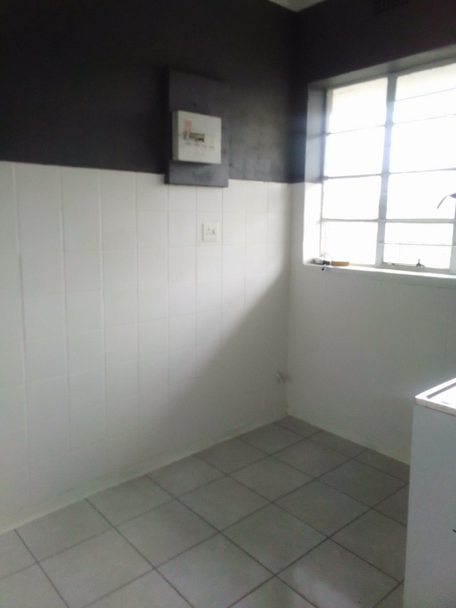 To Let 1 Bedroom Property for Rent in Florida Glen Gauteng