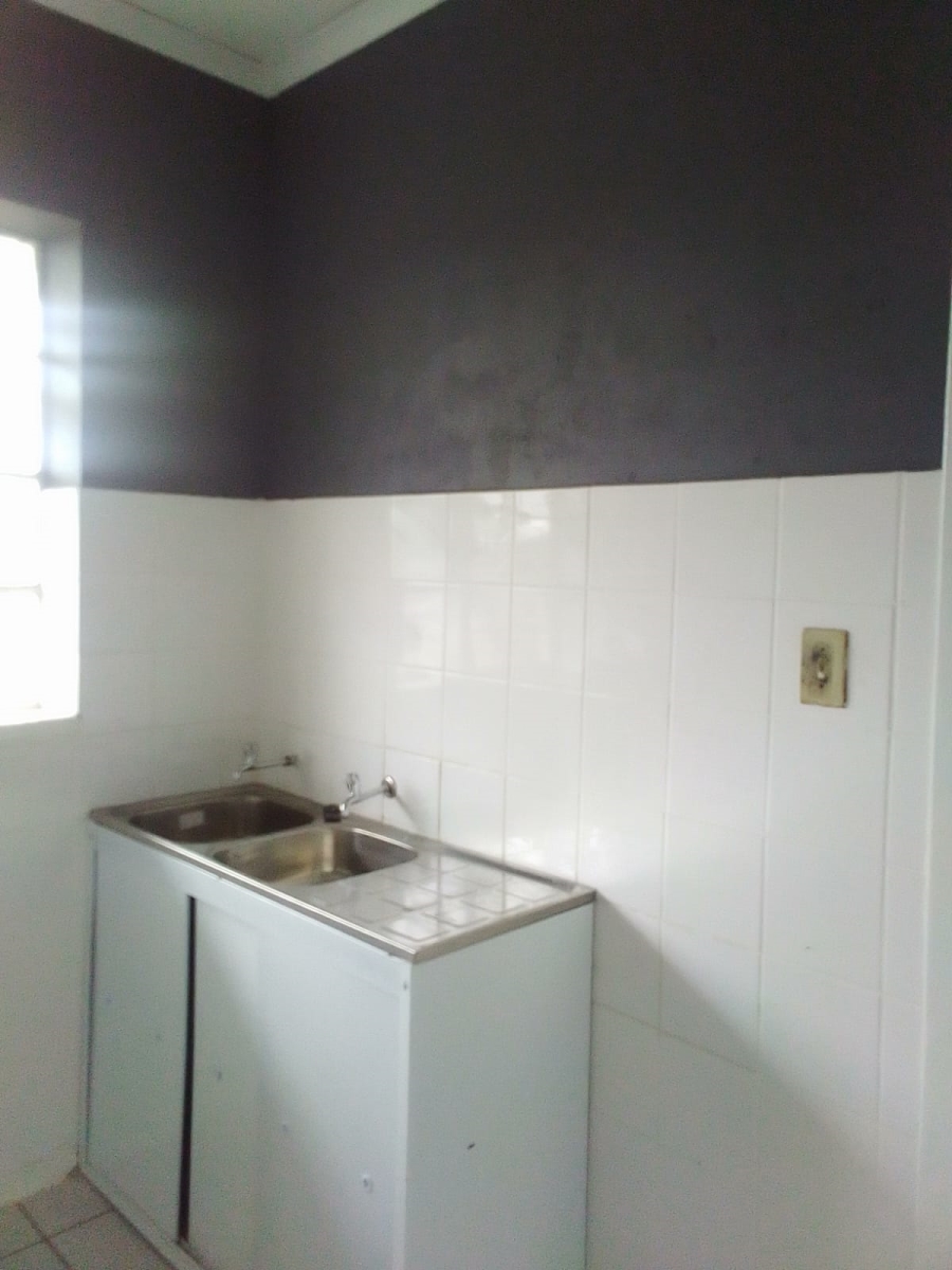 To Let 1 Bedroom Property for Rent in Florida Glen Gauteng
