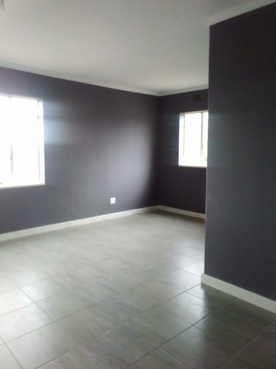 To Let 1 Bedroom Property for Rent in Florida Glen Gauteng