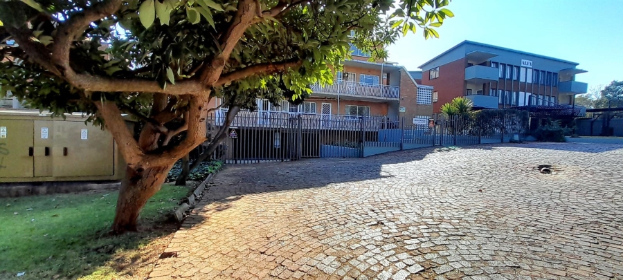 2 Bedroom Property for Sale in Robindale Gauteng