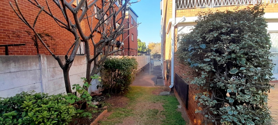 2 Bedroom Property for Sale in Robindale Gauteng