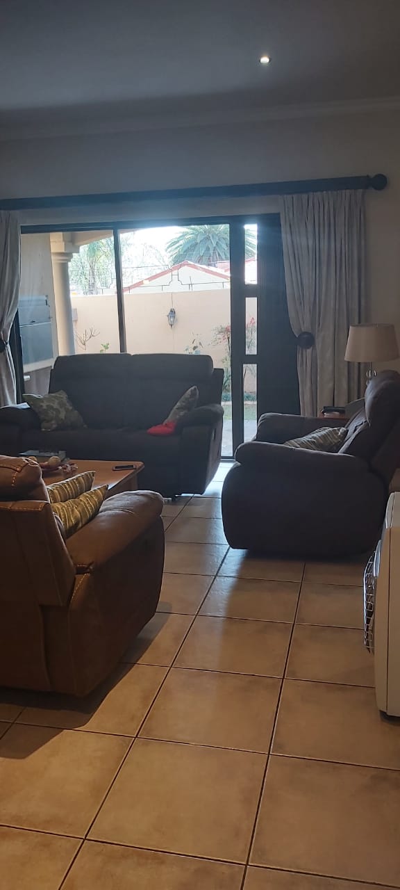 To Let 3 Bedroom Property for Rent in Elma Park Gauteng