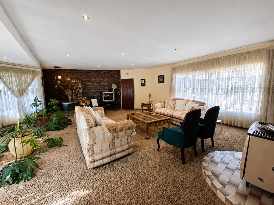 5 Bedroom Property for Sale in De Deur Gauteng