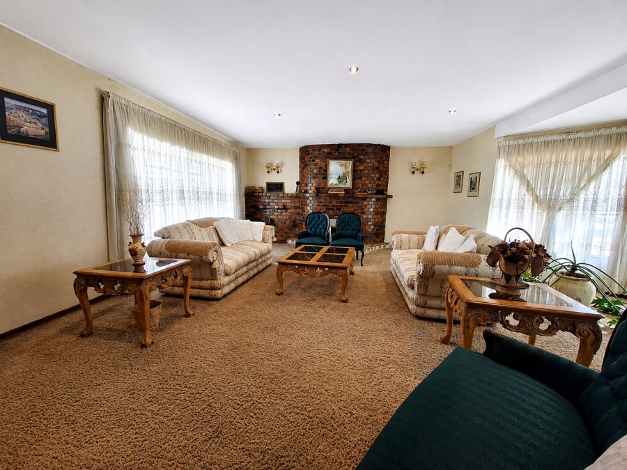 5 Bedroom Property for Sale in De Deur Gauteng