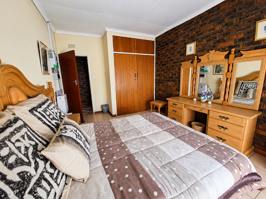 5 Bedroom Property for Sale in De Deur Gauteng
